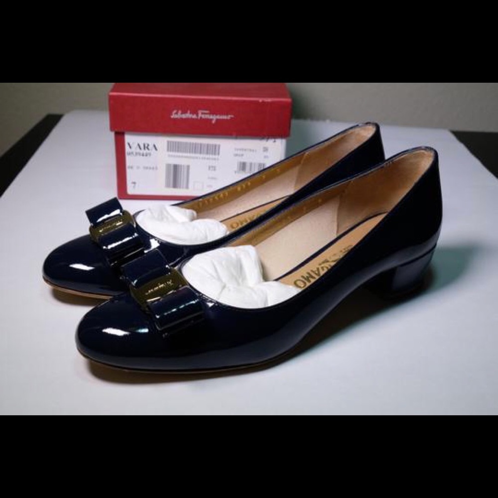 SalvatoreFerragamo NavyBlue Vara OxfordPatentPumps